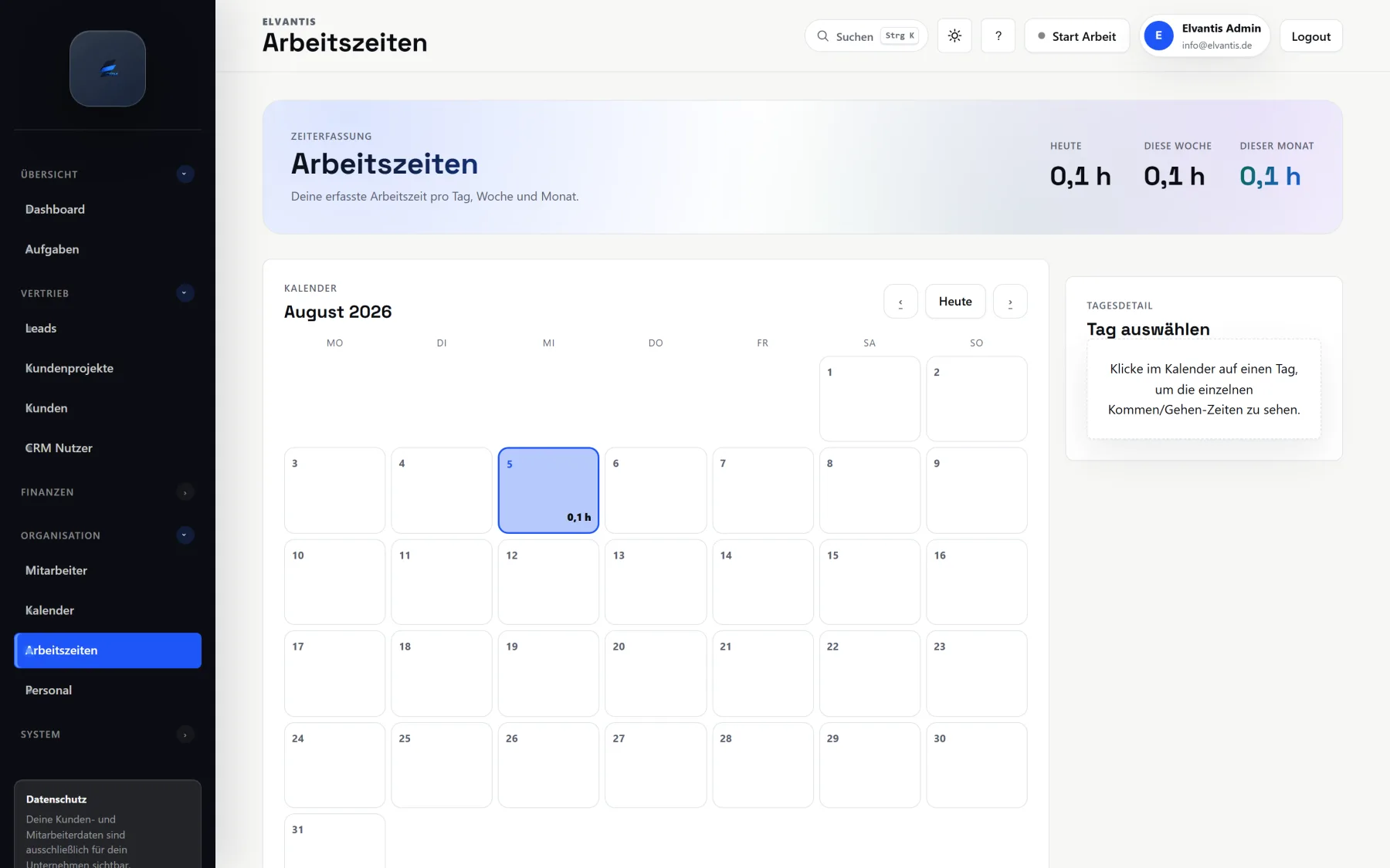 Arbeitszeiten-Kalender in Elvantis CRM mit Monatsübersicht