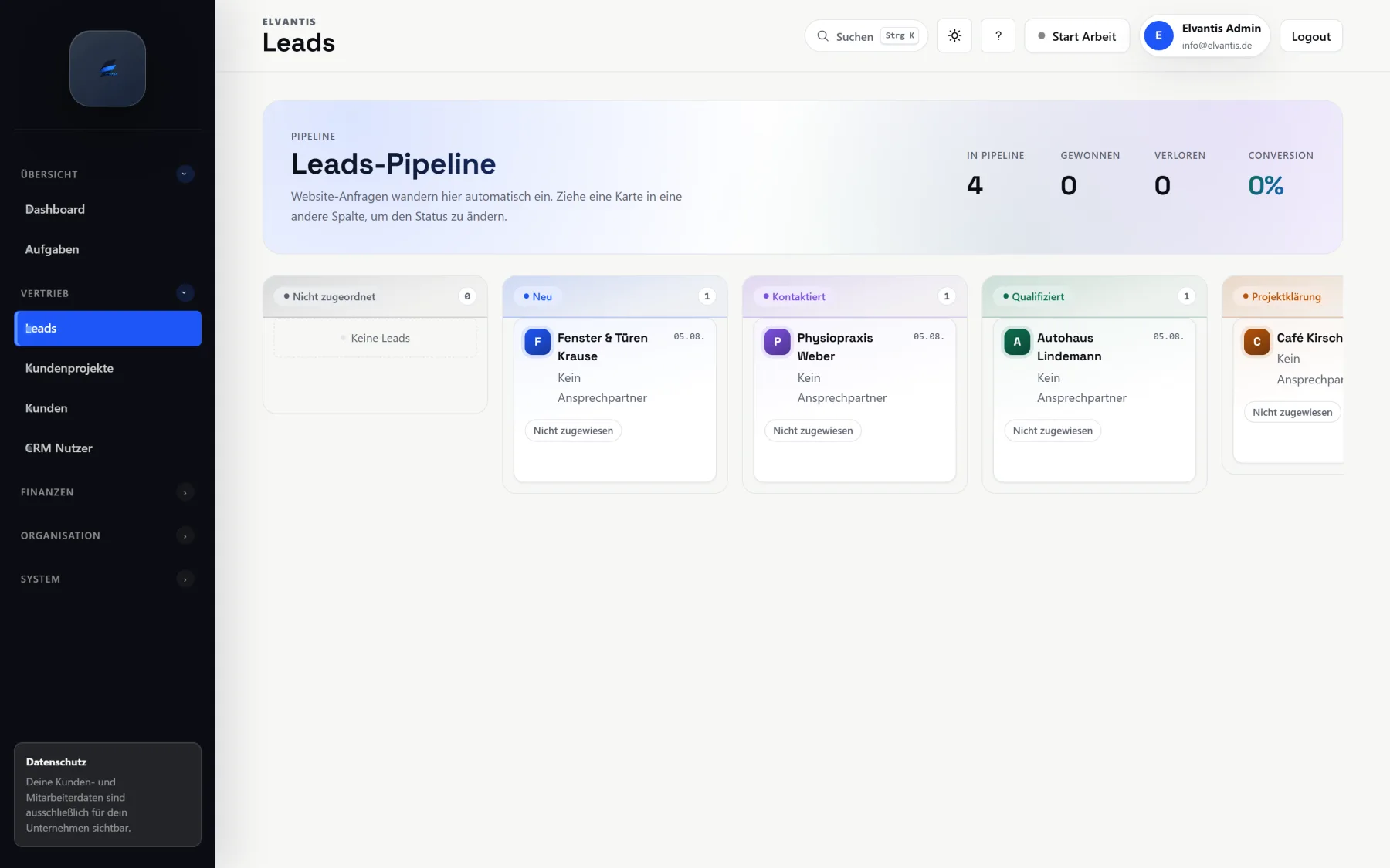 Leads-Pipeline in Elvantis CRM mit Kanban-Spalten für Neu, Kontaktiert, Qualifiziert